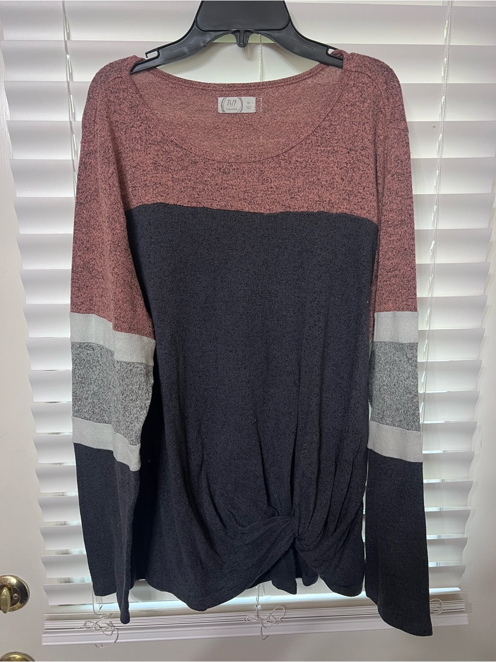 Colorblock Twist Hem Pullover Hoodie - Dusty Rose & Charcoal